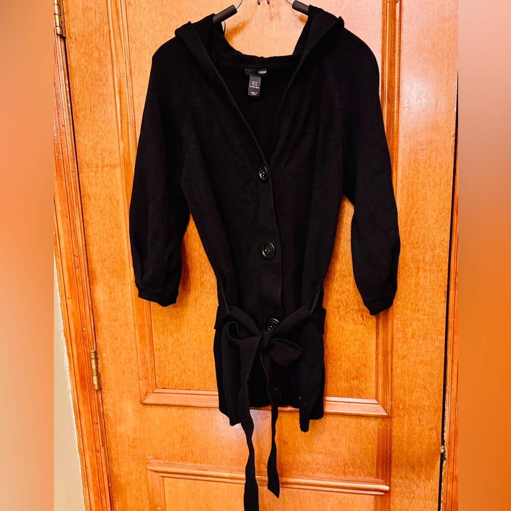🆕H&M black 3/4 sleeve buttoned sweater large hood size medium